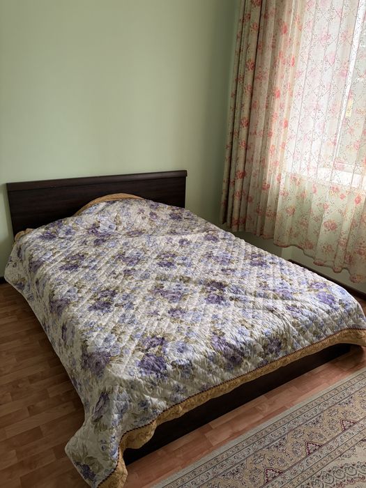 Кровать двуспальная и диван