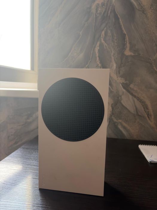 Продам Xbox Series S 512 ГБ.
