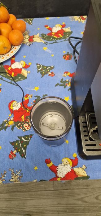 Vând expressor cafea Beko CE4500 + râșniță cafea