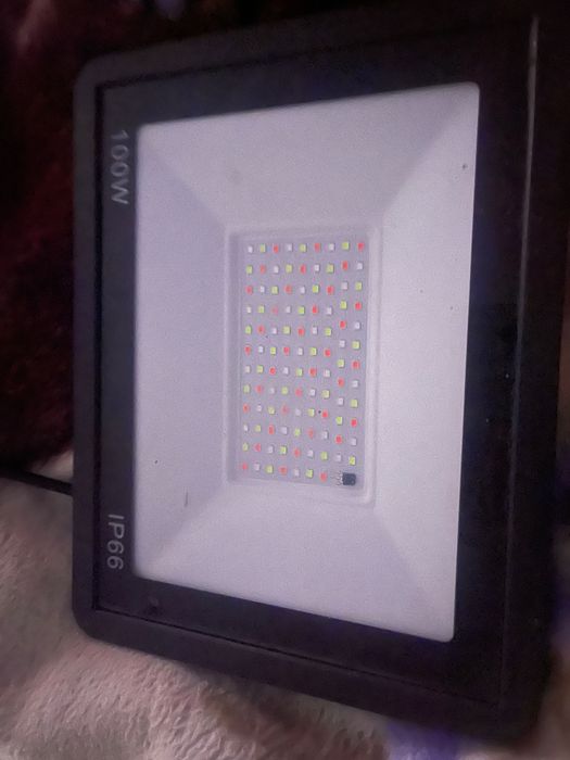 Lampă led cu telecomandă