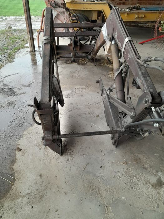 Incarcator frontal pentru tractor peste 90 cai