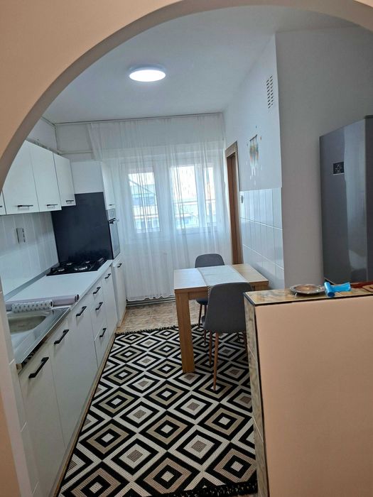Închiriez ap 2 camere decomandate Soarelui