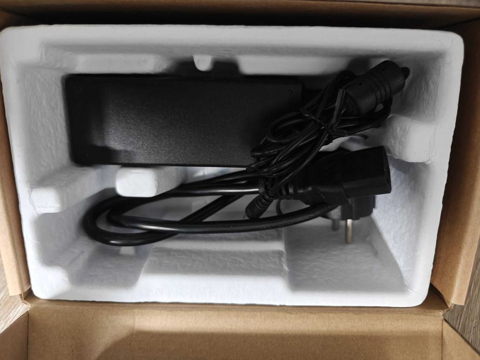 Ubiquiti UniFi Switch 8 Port (US-8-60W) PoE Gigabit Switch