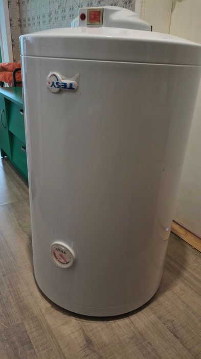 Продавам бойлер Теси 80л,2000W