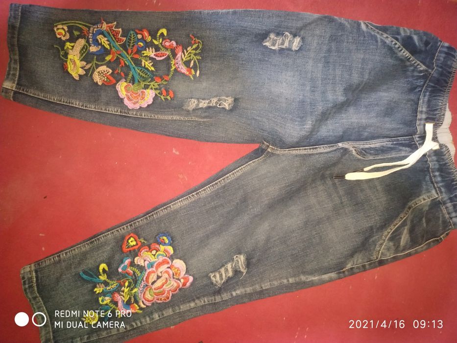 Джинсы женские короткие