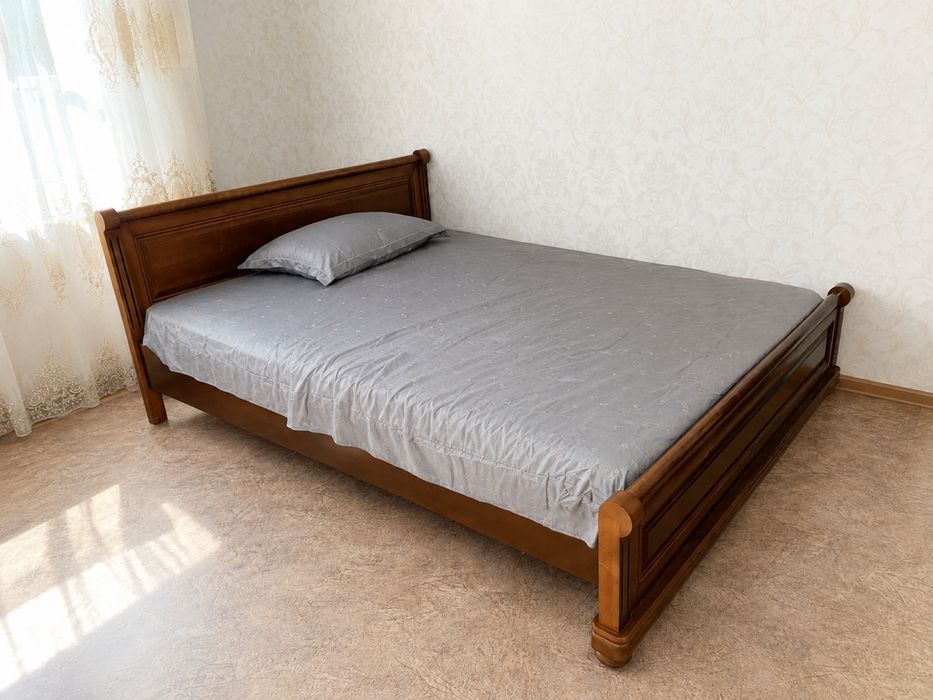 Продам двуспальную кровать