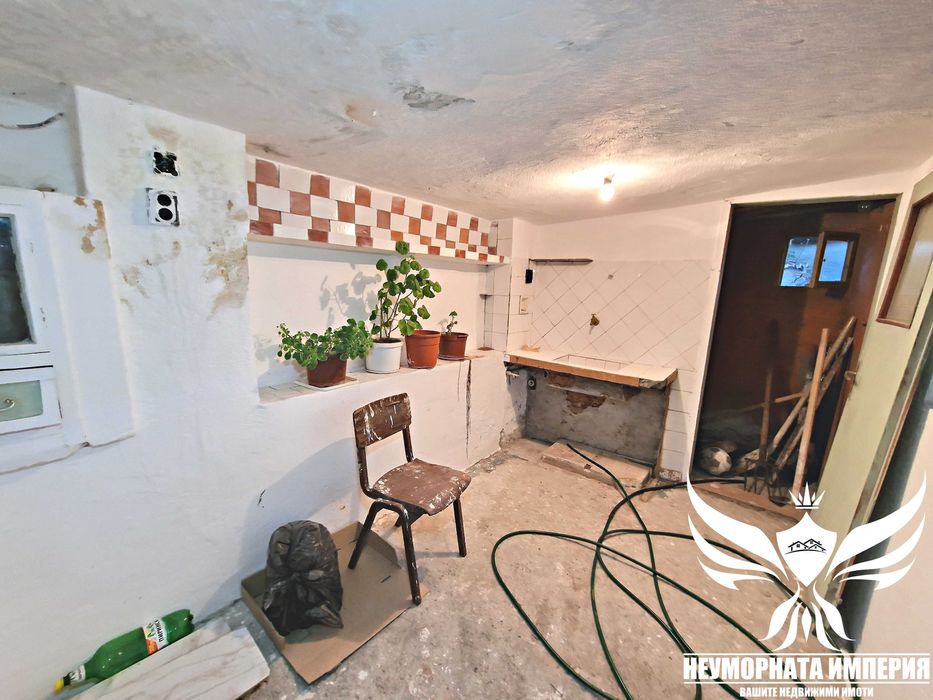 Двуетажна къща с постройки 384РЗП с 930кв. двор село Караджалово