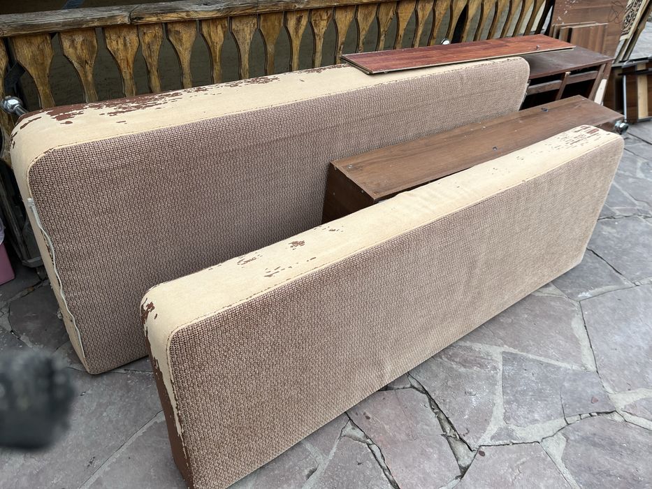 Диван чистый разобранный