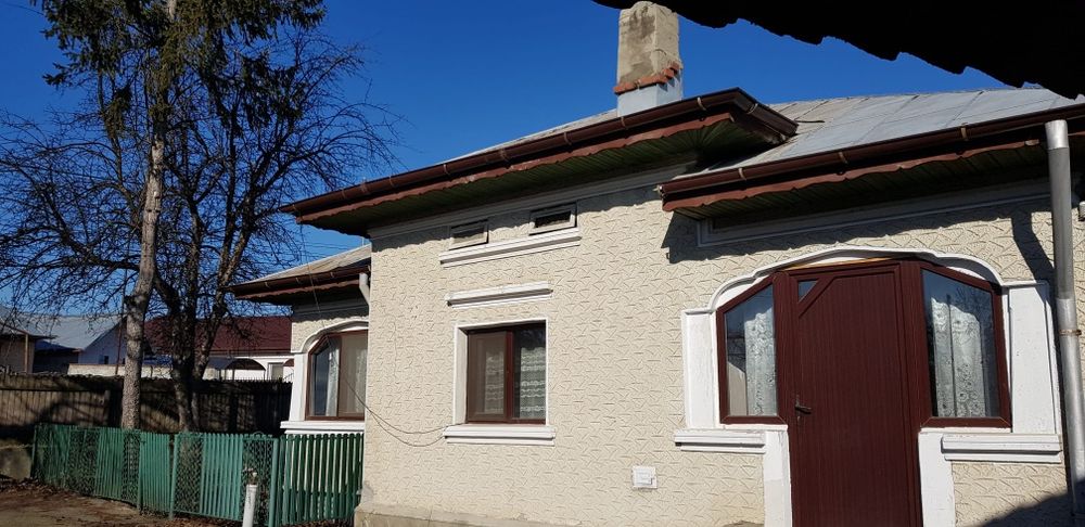 Casă cu  teren de vânzare