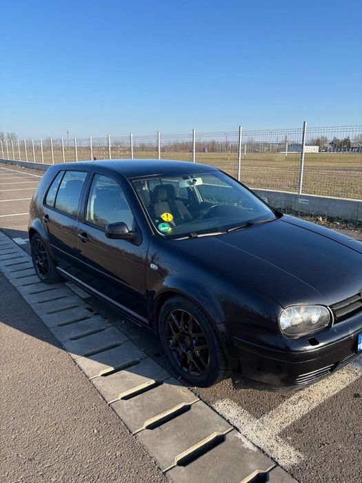 Vand golf 4 sau schimb cu logan