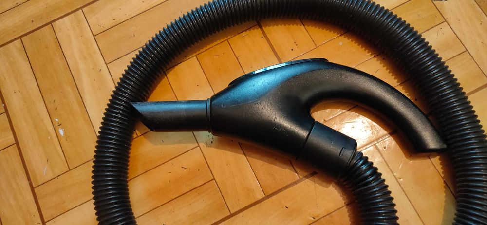 Продам на пылесос Bork V503 шланг