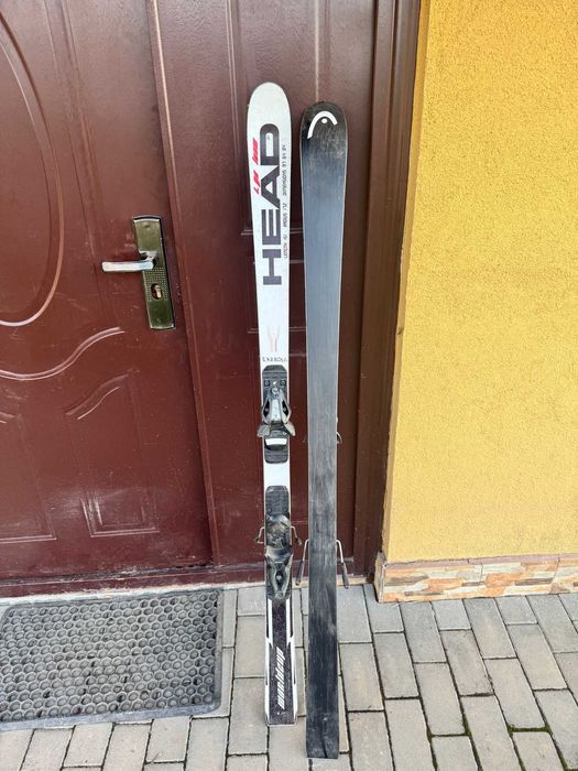 Vând schiuri diferite marimi