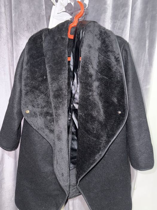 Ayollar qalin modniy paltolari yangi