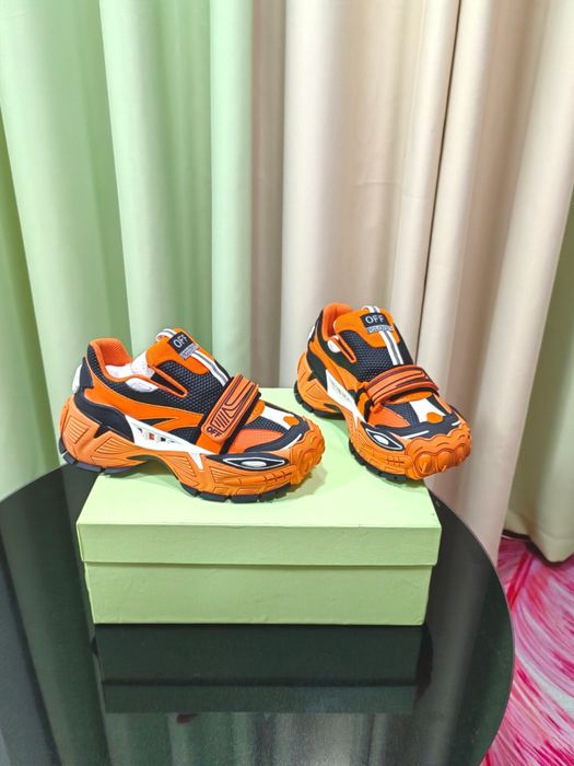 Off White Glove slip-on