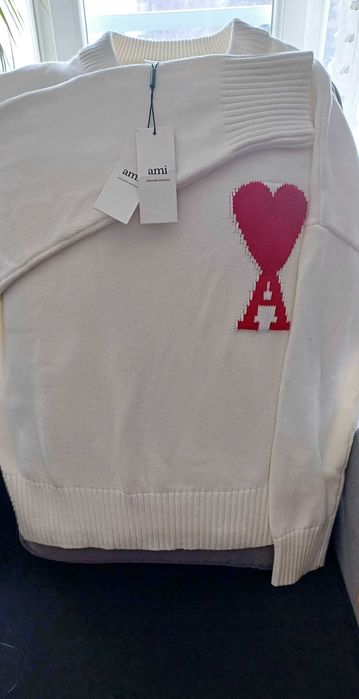 Бял, черен и сив пуловер AMI