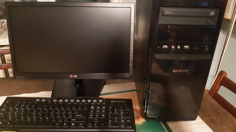 Продаётся стационарный компьютер.