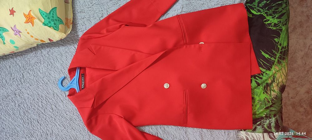 Продам классический костюм.
