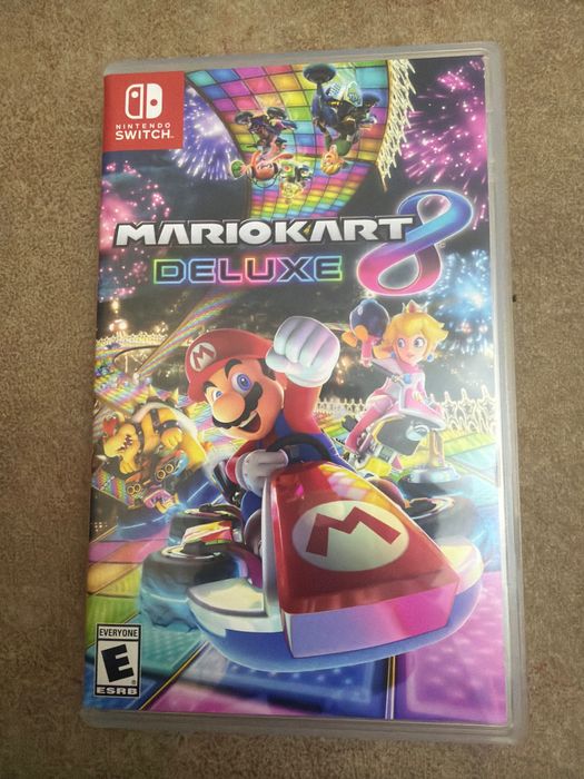 Продам у игру Mario Kart 8 deluxe для Nintendo Switch OLED