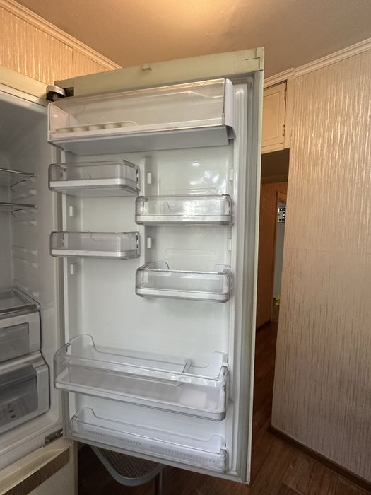 Холодильник Samsung