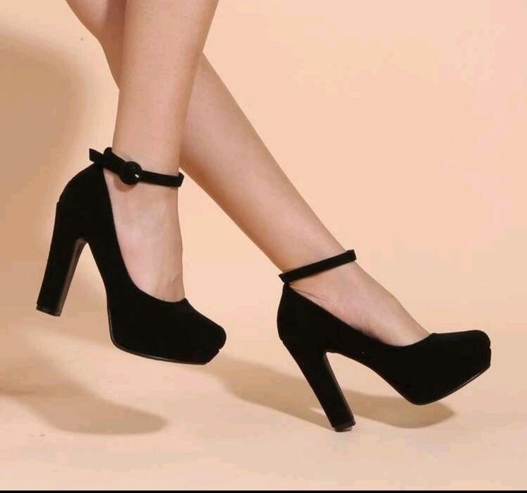 Pantofi cu toc din piele sintetică