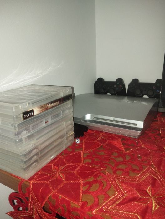 Vând PlayStation 3