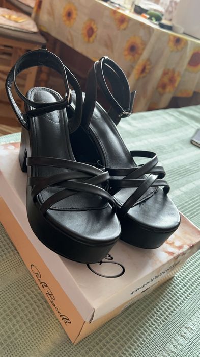 Черни сандали с токче