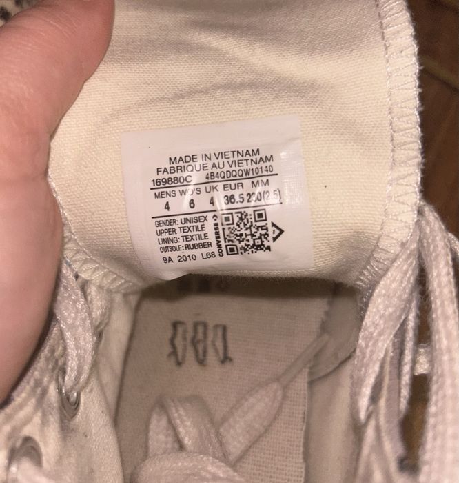 Женские кроссовки