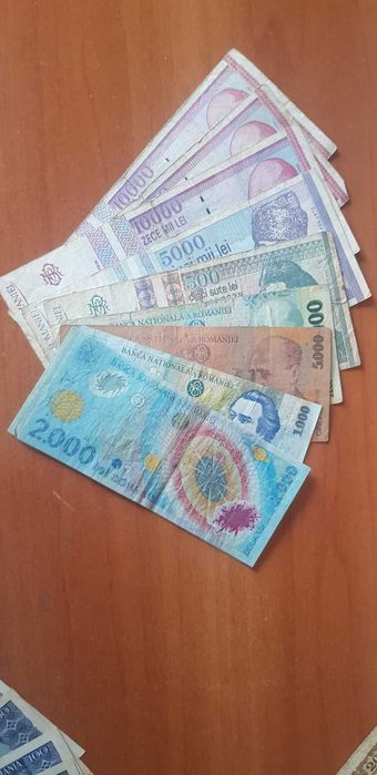 Vand bancnote si monede vechi