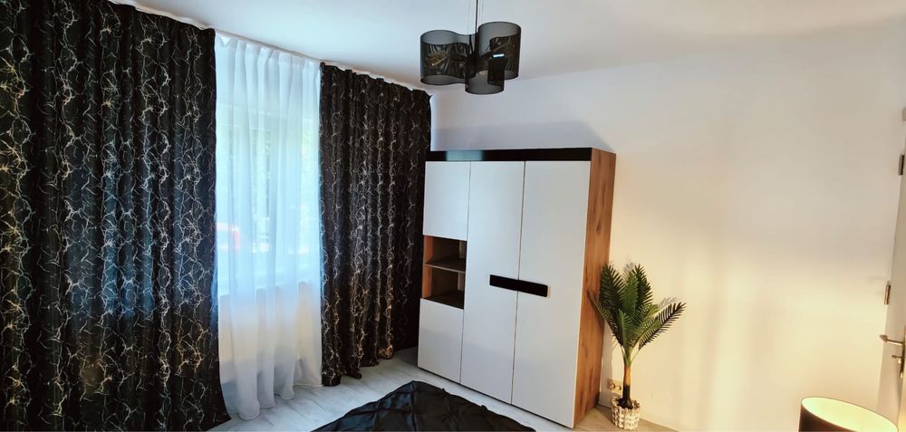Inchiriez apartament 2 camere parter,( in spatele liceului Energetic), recent renovat , complet mobilat si utilat cu centrala si aer conditionat .