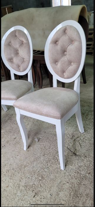 Mobila ,masa cu scaune ,de lemn masiv,