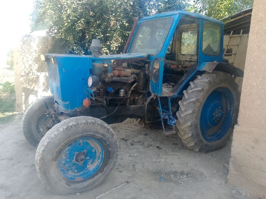 Traktor sotiladi