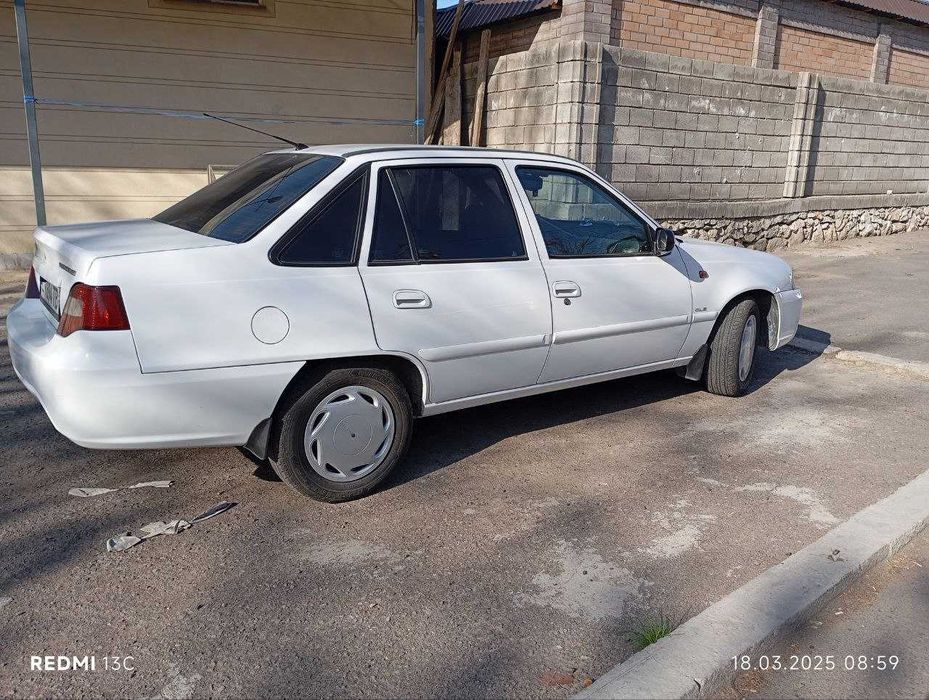 Продаётся Nexia 2  1.6m Legenda