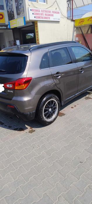 Vând Mitsubishi ASX