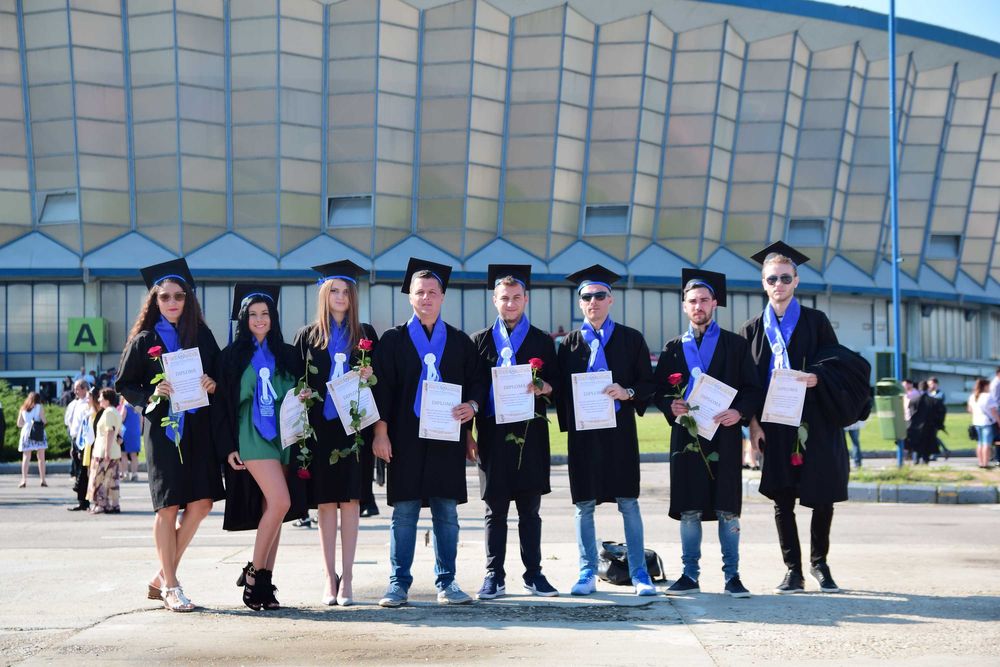 Robe, Toci, Esarfe, Cocarde Absolvire Pret de Producator