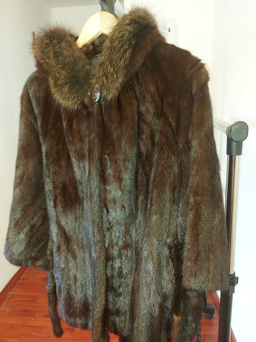 Blană cu glugă din vizon,nouă,  model deosebit, nouă