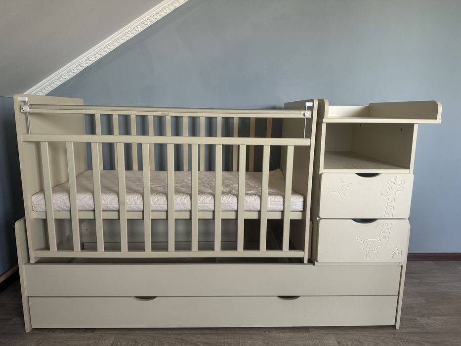 Продам манеж почти новый