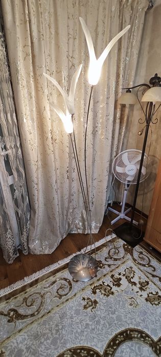 Продам люстру и два торшерак