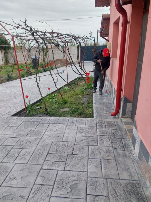 Executam lucrarii de beton amprentat si vertical  în  toata România.
