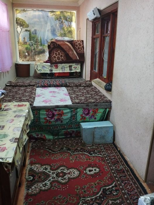 Uy 2 Etajli dom 60.kv 2 etaj yuqori chirchiq ozbekiston maxala