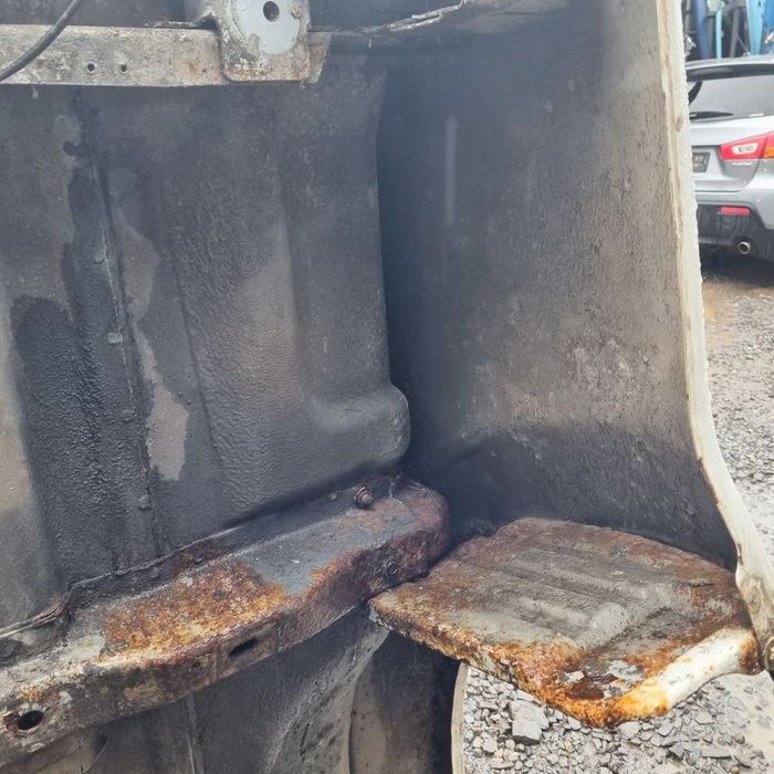 Bena Nissan Navara D40 Facelift 2010 - 2015 Super White 326 (1371)