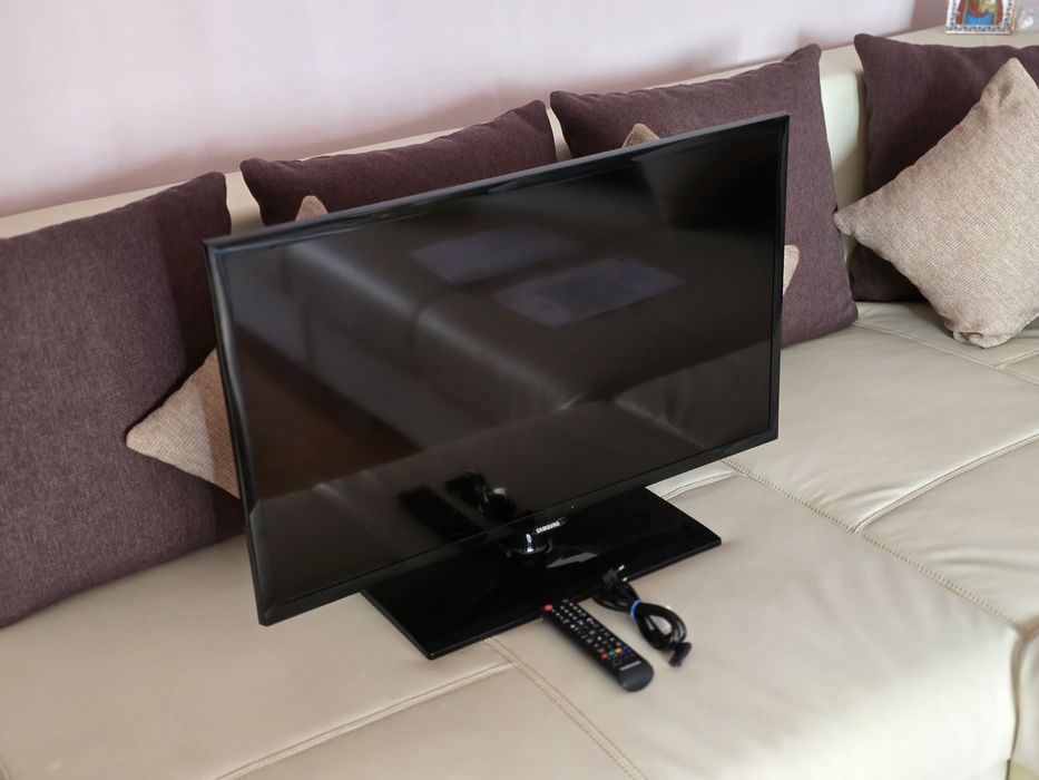 Samsung UE32F5000AW + Phillips 32PHH4200/88