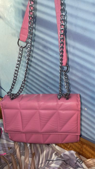 Розова чанта с верижка
