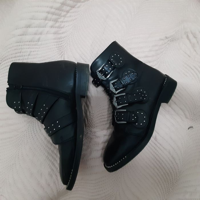 Ghete marimea 38 negre