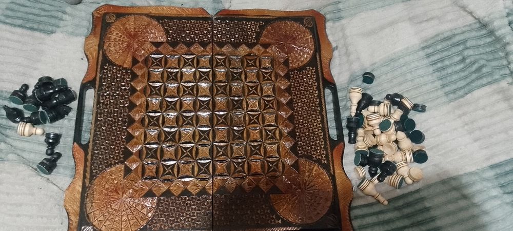 Продам три в одном нарды шахматы и шашки