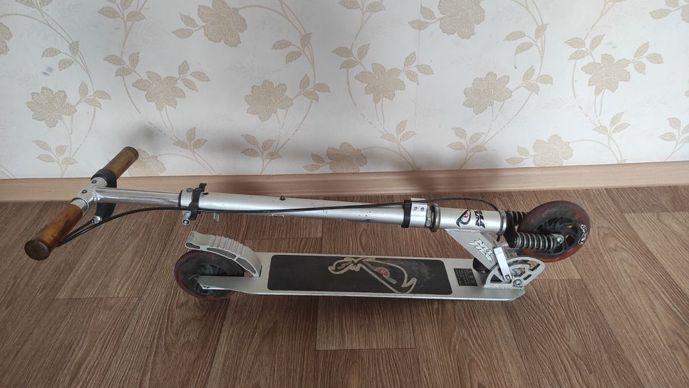 Продам самокат алюминиевый