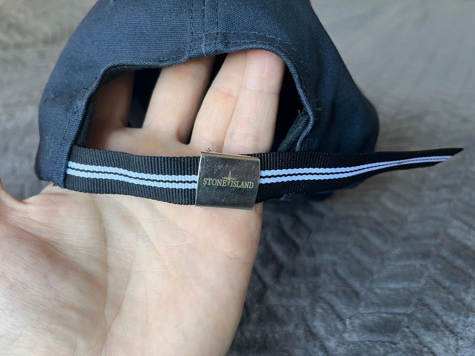 Шапка с козирка Stone Island