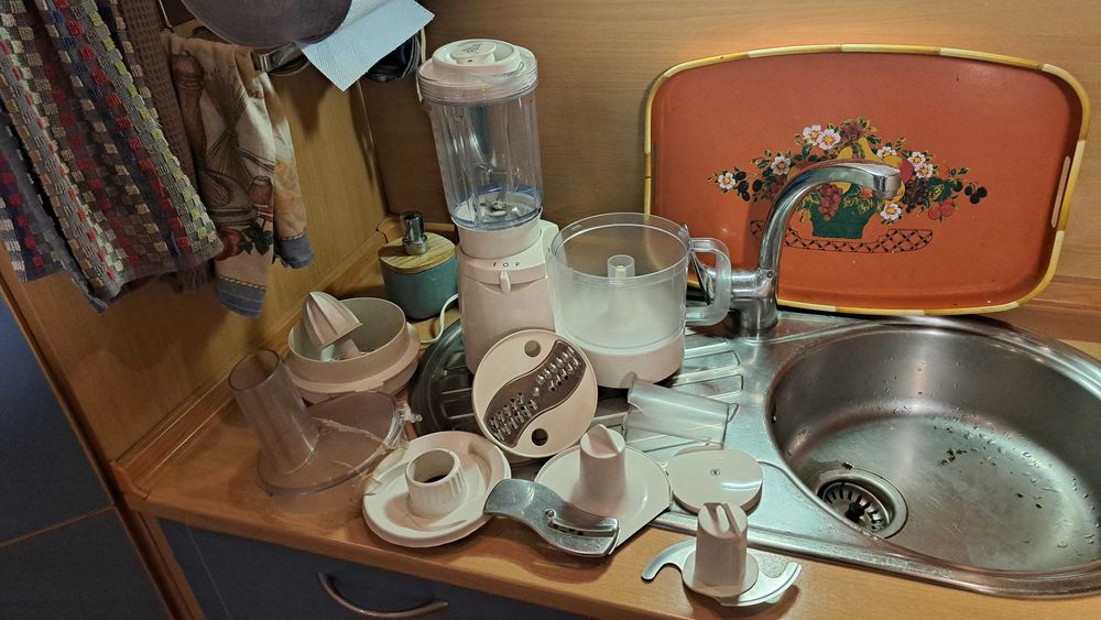 Работещи Кухненски робот Kenwood и Миксер AEG