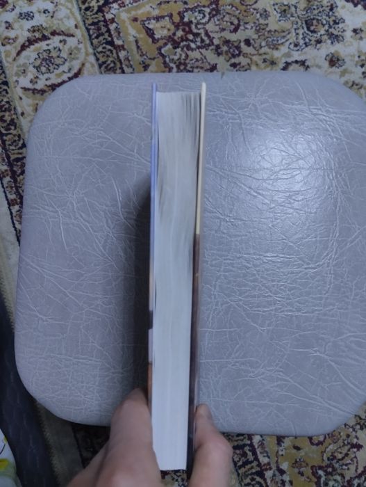 Продам книгу про Человека паука