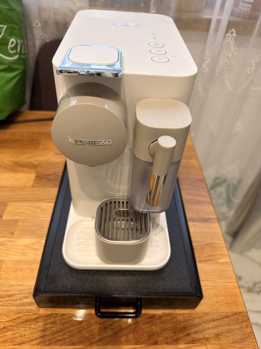 Espressor nespresso lattissima one cu capsule