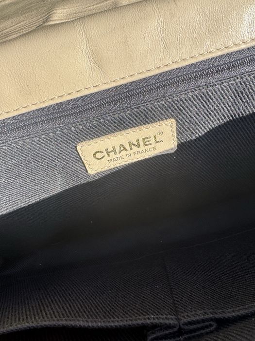 Vintage Chanel din piele naturla placat cu aur
